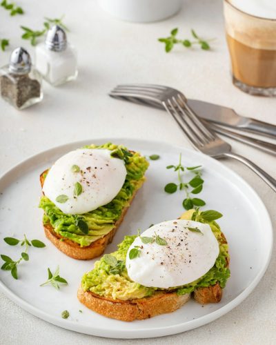 Sourdough toast with mashed avocado and poached egg